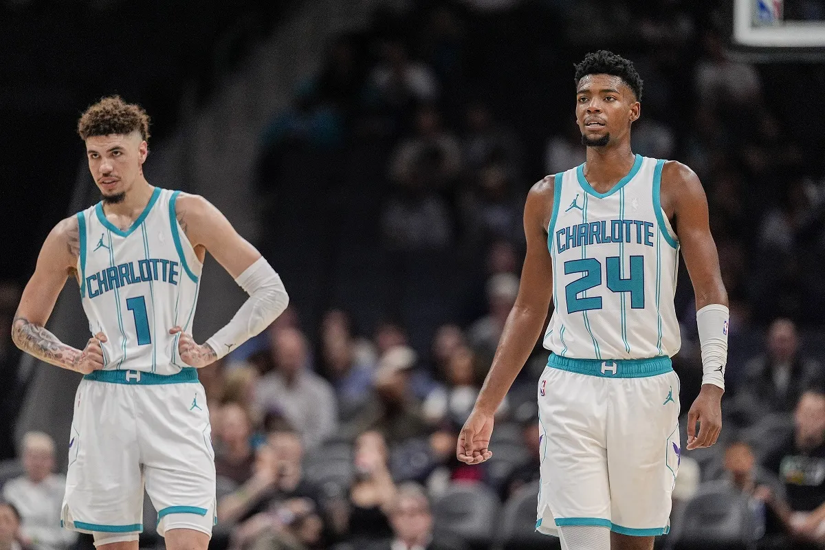 LaMelo Ball et Brandon Miller avec les Hornets