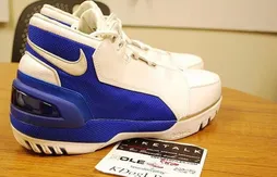 Le modèle signature que le rookie LeBron James devait porter…