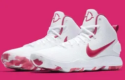 Nike : la Hyperdunk 2017 rejoint la lutte contre le cancer
