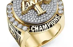 Les Lakers reçoivent leurs bagues de champions