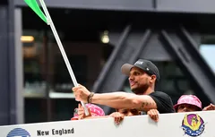 Joe Mazzulla à Rhode Island avec le trophée, l’ancien “emmerdeur” de retour au pays