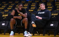 Kevon Looney rend hommage à “son frère” Dejan Milojevic