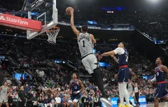 Les Spurs remportent une « drôle » de 50e victoire chez les Clippers