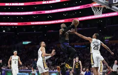 Brouillons, les Lakers renversent les Pelicans en fin de match