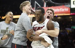 Andrew Wiggins terrasse les Cavs sur un alley-oop au buzzer !