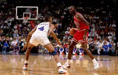 Le 1er mai 1988, Michael Jordan enchaîne deux matches à 50 points en playoffs