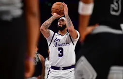 Anthony Davis rayonne encore et les Lakers écrasent les Spurs