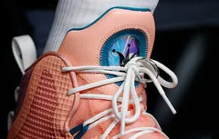 Avec sa chaussure signature, Nikola Jokic n’arrête pas de perdre son alliance !
