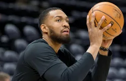 Jabari Parker active sa « player option » et reste à Sacramento
