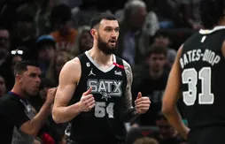 Sandro Mamukelashvili poursuit l’aventure aux Spurs