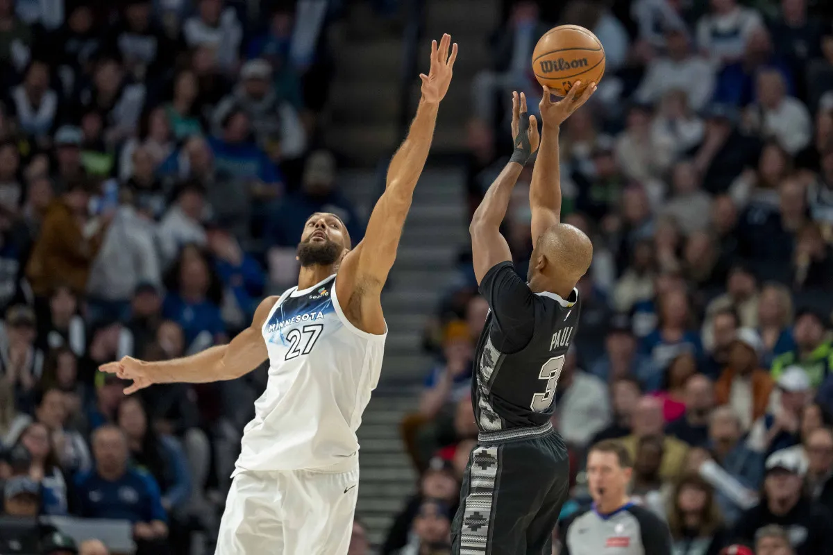 Rudy Gobert avec les Wolves, face aux Spurs
