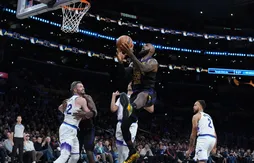 LeBron James débute sa 23e saison NBA par un « double-double »