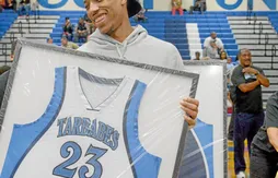 De passage à Los Angeles, DeMar DeRozan rend hommage à Compton