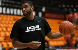 Les Suns prolongent Alan Williams, leur gros rebondeur venu de Chine