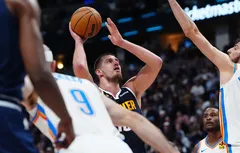 Au buzzer, les Nuggets d’un Nikola Jokic XXL infligent sa première défaite au Thunder