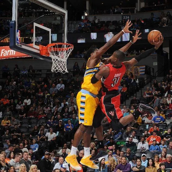 Terrence Ross sur Kenneth Faried