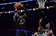 Après la frustration, Deandre Ayton s’amuse enfin aux Lakers