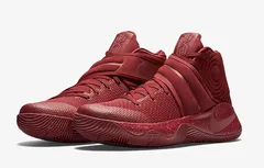 Un coloris “Red Velvet” pour la Kyrie 2, en hommage au gâteau préféré d’Irving