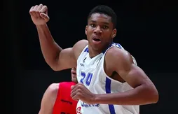 Les “Antetokounbros” et Kristaps Porzingis s’affrontent à Athènes