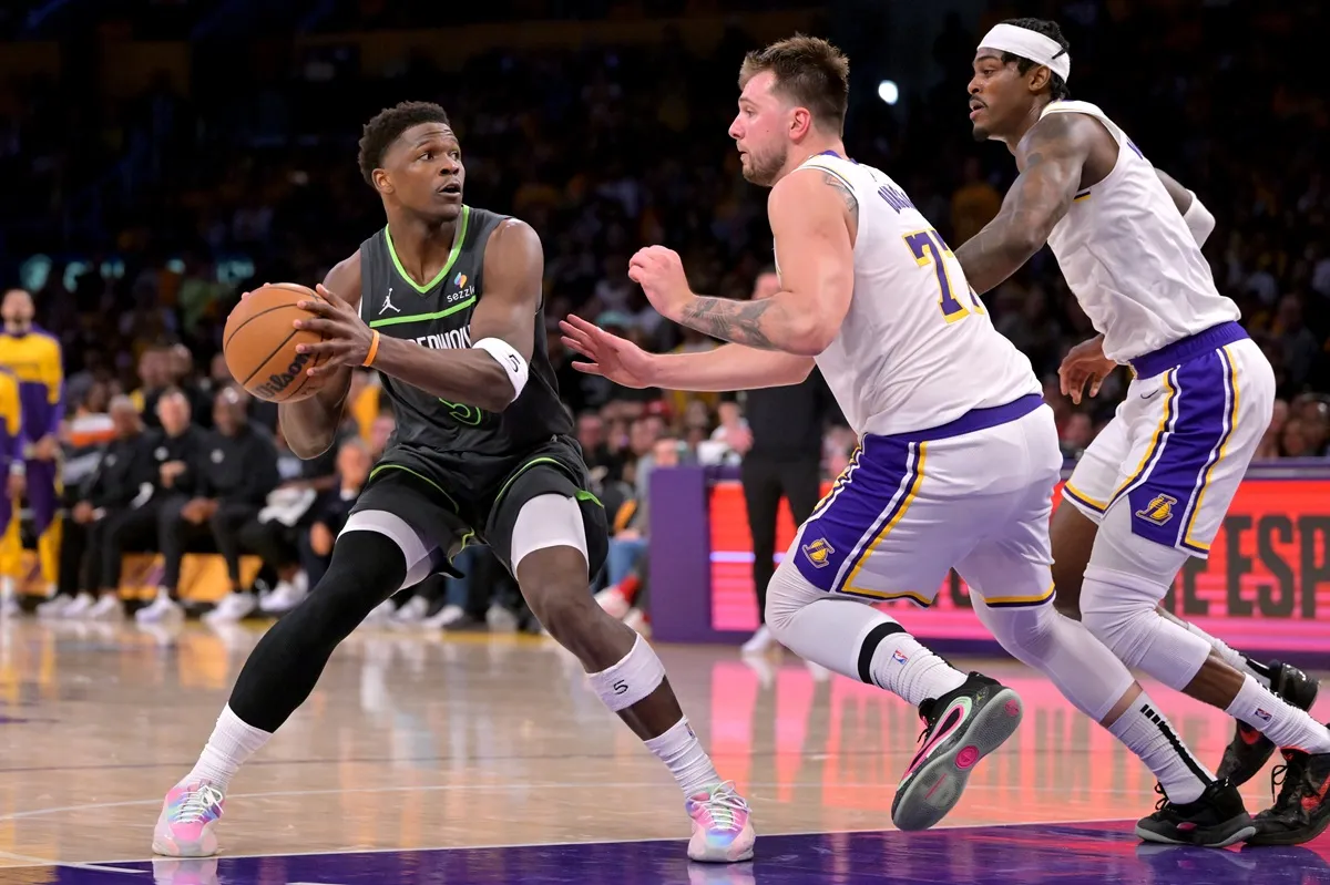 Anthony Edwards (Wolves) contre les Lakers lors du Game 1
