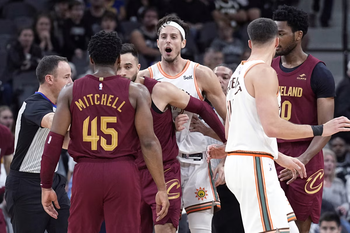 Zach Collins et Donovan Mitchell