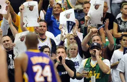 L’image du jour : les fans du Jazz chambrent Kobe Bryant…