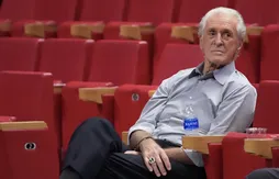 Les Lakers préparent la statue de Pat Riley