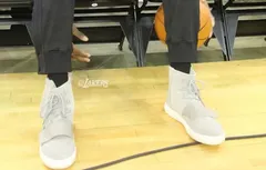 Nick Young a porté les chaussures de Kanye West pour être heureux dans la défaite