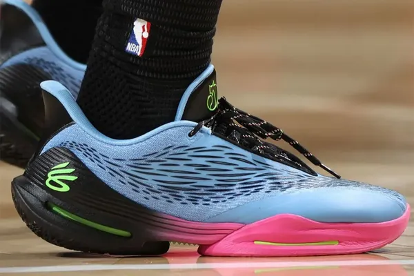 La Under Armour Curry Fox 3 au rendez-vous des playoffs