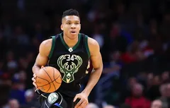 L’essentiel de la nuit : les Bucks guidés par Giannis Antetokounmpo et Khris Middleton