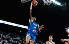 Dominique Malonga signe le premier dunk de l’histoire des Bleues