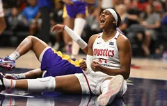 Les Mystics et le Sun s’échangent Aaliyah Edwards et Jacy Sheldon