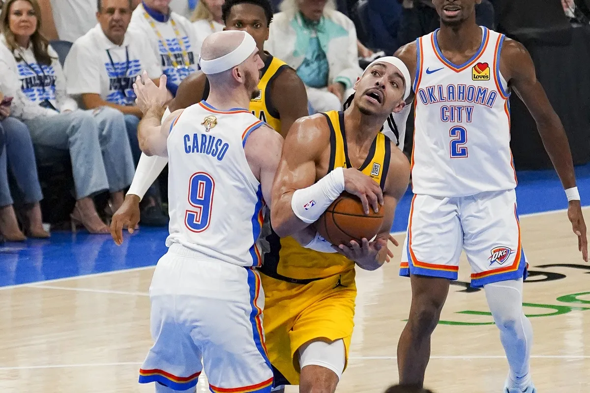 Alex Caruso (Thunder) contre les Pacers lors du Game 5