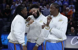 Pour le Thunder, une incroyable double bague avec 800 pierres précieuses
