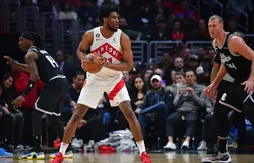 Les Raptors conservent Thaddeus Young