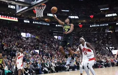 Utah envoie Collin Sexton à Charlotte