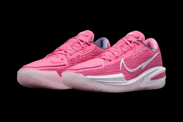 La Nike GT Cut 1 voit la vie en rose