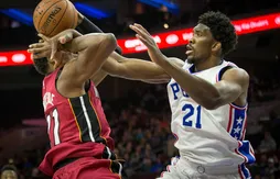 Ça chauffe entre Joel Embiid et Hassan Whiteside sur le terrain, puis sur Twitter