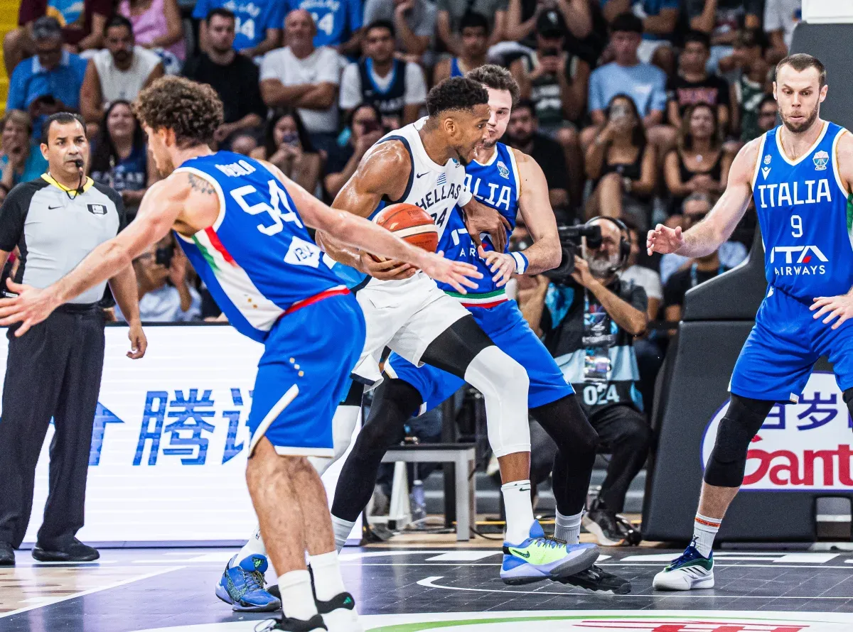 Giannis Antetokounmpo avec la Grèce