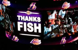 Le Staples Center rend hommage à Derek Fisher