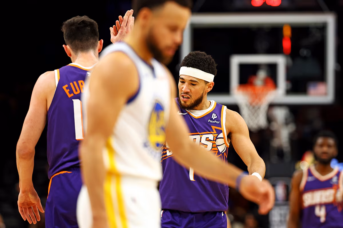 Devin Booker et les Suns face aux Warriors