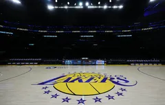 La nouvelle direction des Lakers se sépare des fils de Jerry Buss !