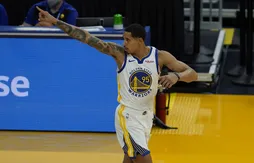 Juan Toscano-Anderson présente le trophée Larry O’Brien au président mexicain