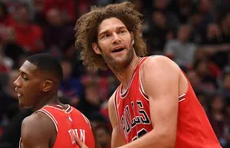 Robin Lopez et Kris Dunn se chauffent à l’entraînement des Bulls…
