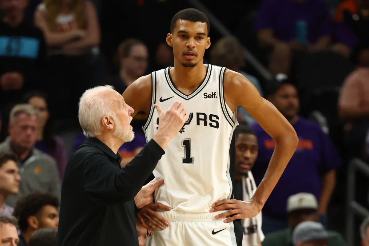 Victor Wembanyama et Gregg Popovich