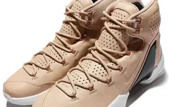 Une LeBron 13 Elite en cuir surprenante