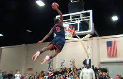 L’image du jour : Shaquille Johnson vole