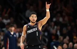 Encore boudé par les fans, Devin Booker se console sur le terrain