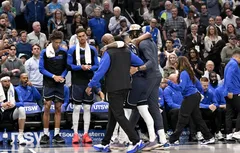 Les Mavericks perdent Kyrie Irving pour la saison !