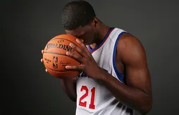Brett Brown : “Joel Embiid est notre meilleur shooteur parmi nos intérieurs”